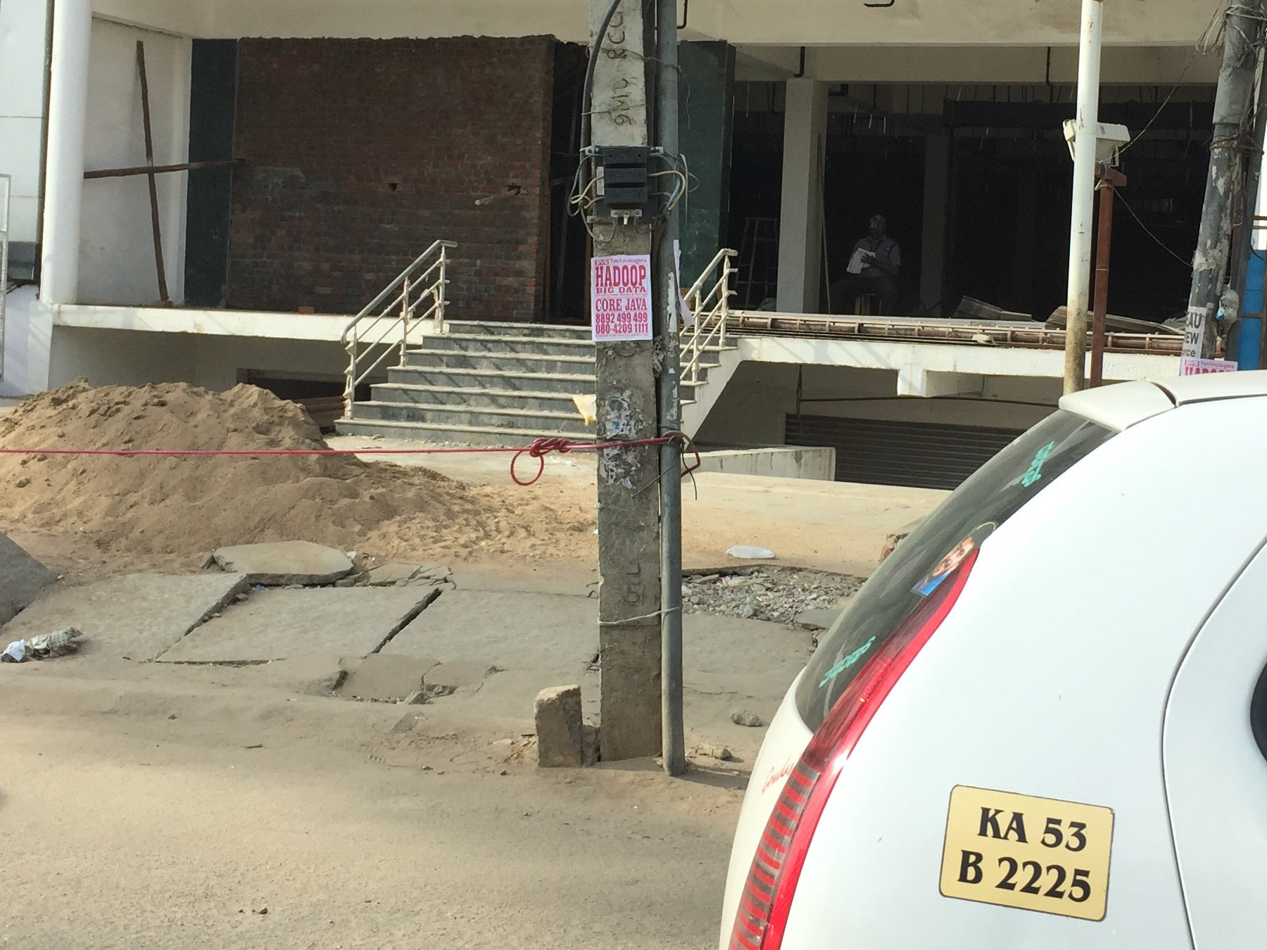 A lonely sign on a Bangalore utility pole offers Hadoop training